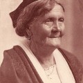 Élisa Vve QUENIN,
guide des Baux. DR.