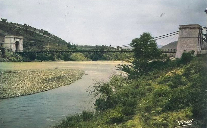 Pont sur la Durance à Château-Arnoux, années 1950. DR.