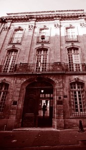 Hôtel Maynier d'Oppède à Aix-en-Provence, rue Gaston-de-Saporta. © Lsmpascal, 2011, Creative Commons paternité – partage à l’identique 3.0 (non transposée)