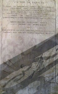 Plaque rappelant le baptême de Victor, marquis de Mirabeau, en l’église paroissiale de Pertuis. © V. Pagnier.