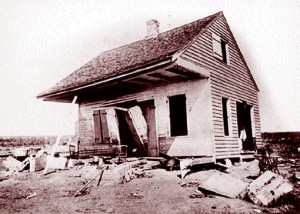 Une des rares maisons ayant supporté l'ouragan de 1893 à Chenière Caminada. DR.