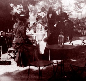 Un café aux alentours de 1900. © Bibl. nat. de France.