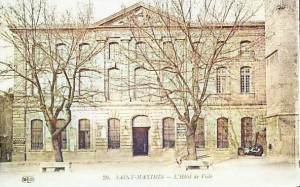 L'hôtel de ville de Saint-Maximin qui abritait l'hospice au début du XIXe siècle. DR.